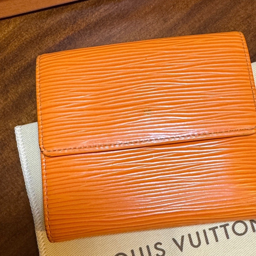 Louis Vuitton Orange Epi Leather Wallet/Clutch W/COA and Dust Bag - Picture 3 of 16